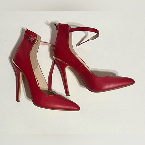 Rouge Ankle Strap Stiletto 4” heals Sz:7 1/2 red gold zipper/buckle - Picture 4 of 6